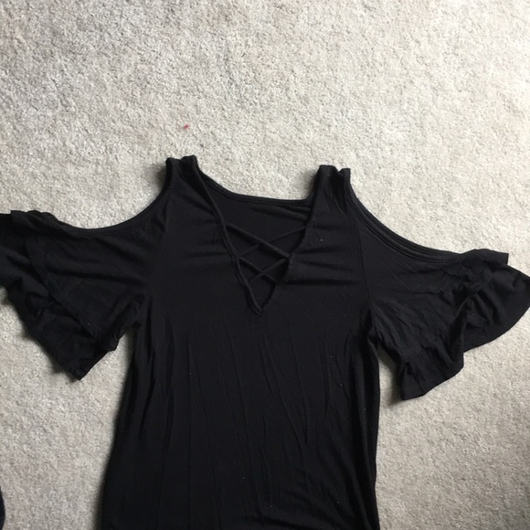 Alya • Little Black Dress Cold Shoulder LBD 🖤 - Picture 2 of 6